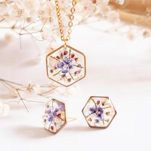 Hexagonal California lilac adornment / earrings and necklace with resin flowers.