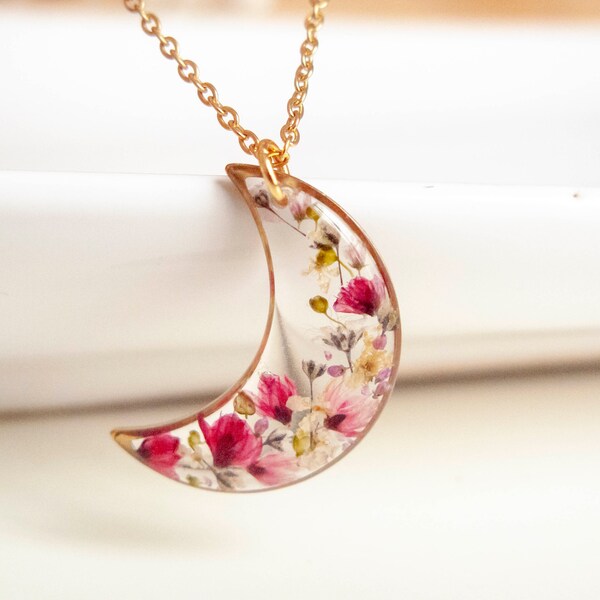 Croissant de lune doré avec des vraies fleurs roses, bijoux en résine, beau cadeau pour elle.