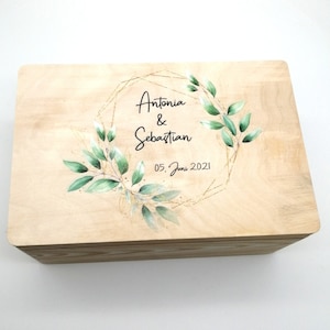Erinnerungskiste Hochzeit mit Namen "Rahmen Blätter" Hochzeitsdatum Erinnerungsbox zur Trauung Geschenk zur Hochzeit personalisierte Holzbox