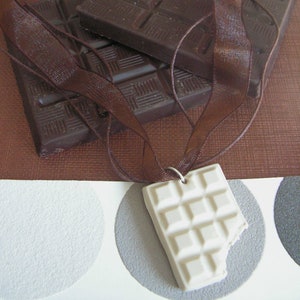 Gourmet necklace, Chocolate Bar, crunched