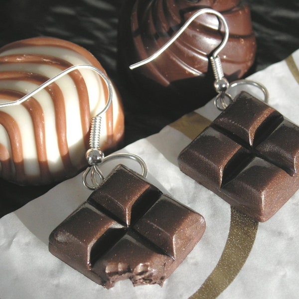 Boucles d'oreilles gourmandes,carrés de chocolat noir,croqué