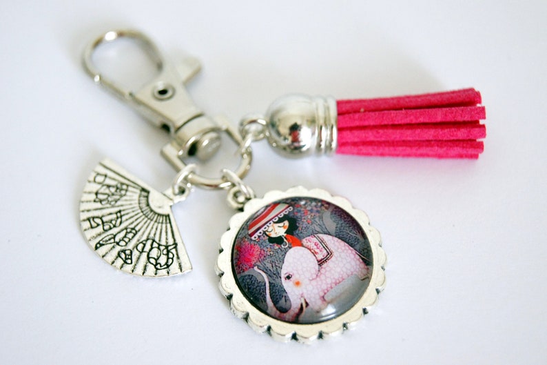 Customizable key ring, bag charm, Travel to Asia, model of your choice A dos d'éléphant