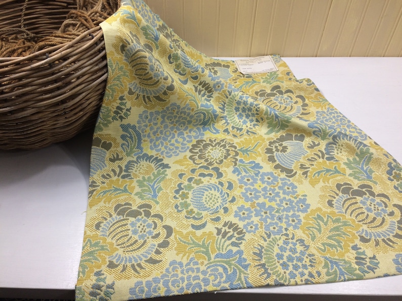 CAMBIE Mod Floral Pillow Fabric Woven Rayon Hand Bag Cloth Fashion Craft Wall Art Design Reference Material