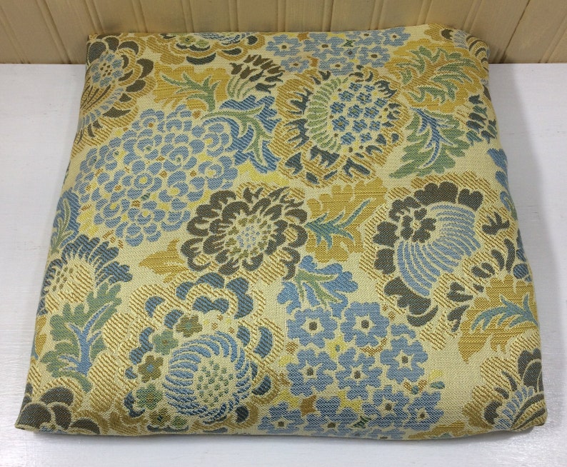 CAMBIE Mod Floral Pillow Fabric Woven Rayon Hand Bag Cloth Fashion Craft Wall Art Design Reference Material