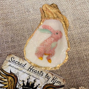 Fishnet pattern style rabbit oyster shell dish