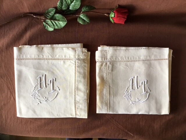 Taie d'oreiller 2 Taies en Lin Brodé à La Main Antique Dans Un Style Art Déco avec Monogramme Ht. Fr