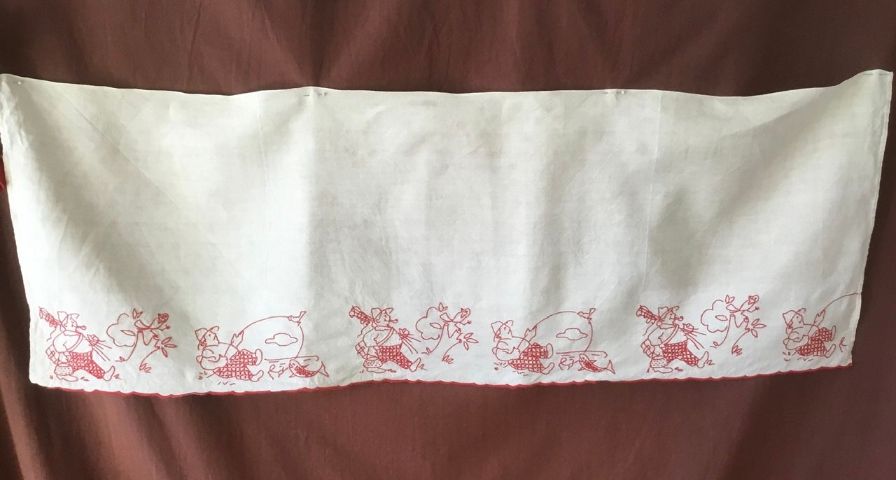 Rideau Antique Rideau Brodé à La Main ou Tapis Buffet avec Drôle de Broderie Rouge. Français Lin et 