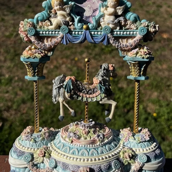 Musical Carousel Ornate Horse Plays "The Carousel Waltz" 11 Tall