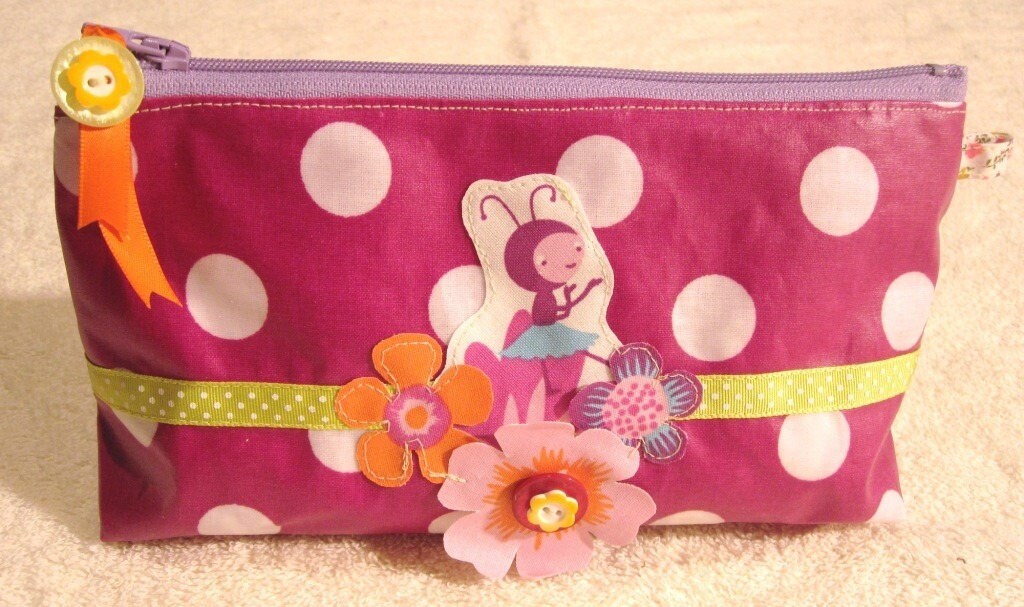 Trousse Moyenne Tiphaine en Coton Enduit Prune à Pois Blanc