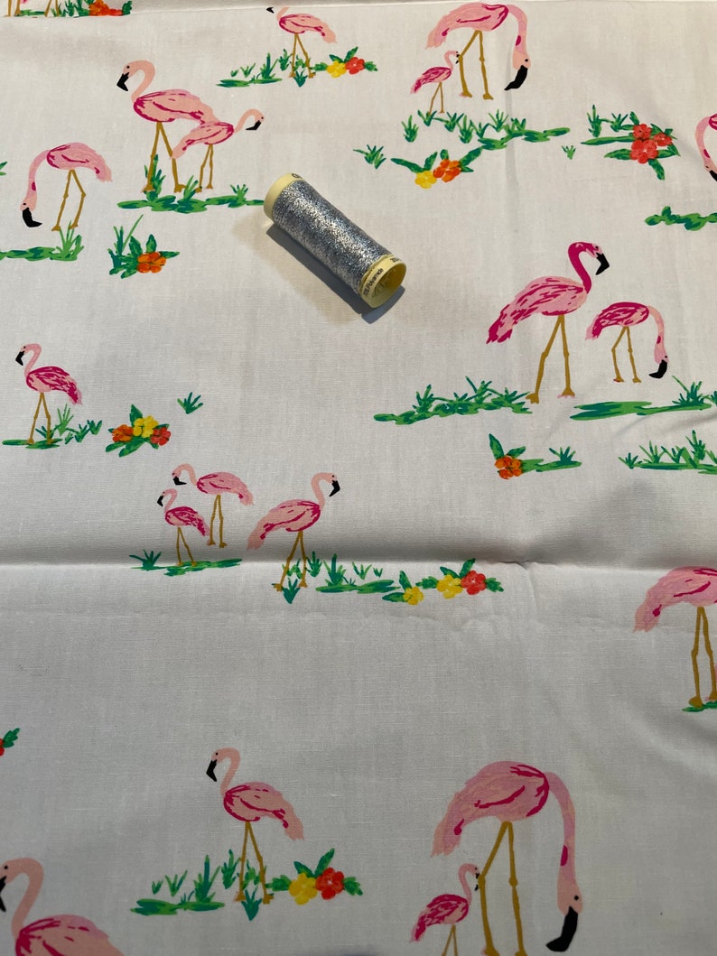 Tissu Oeko-tex Flamingo Field Pearl Fabric pour Artgalleryfabrics avec des flamants roses image 1