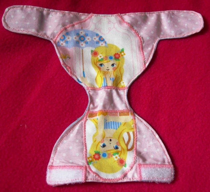 ENSEMBLE POUR POUPEE Princesse à sa fenêtre couche bavoir matelas à langer image 3