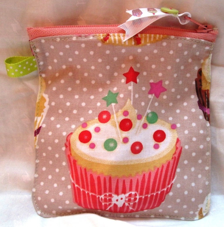 Petite Trousse Carrée Candy Baby en Coton Enduit Motif Cupcake