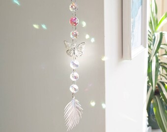 Schmetterling & Feder Sonnenfänger | Kristall Sonnenfänger | Atemberaubender silberner Fenster oder Wand Suncatcher | Kristall Heilgeschenk