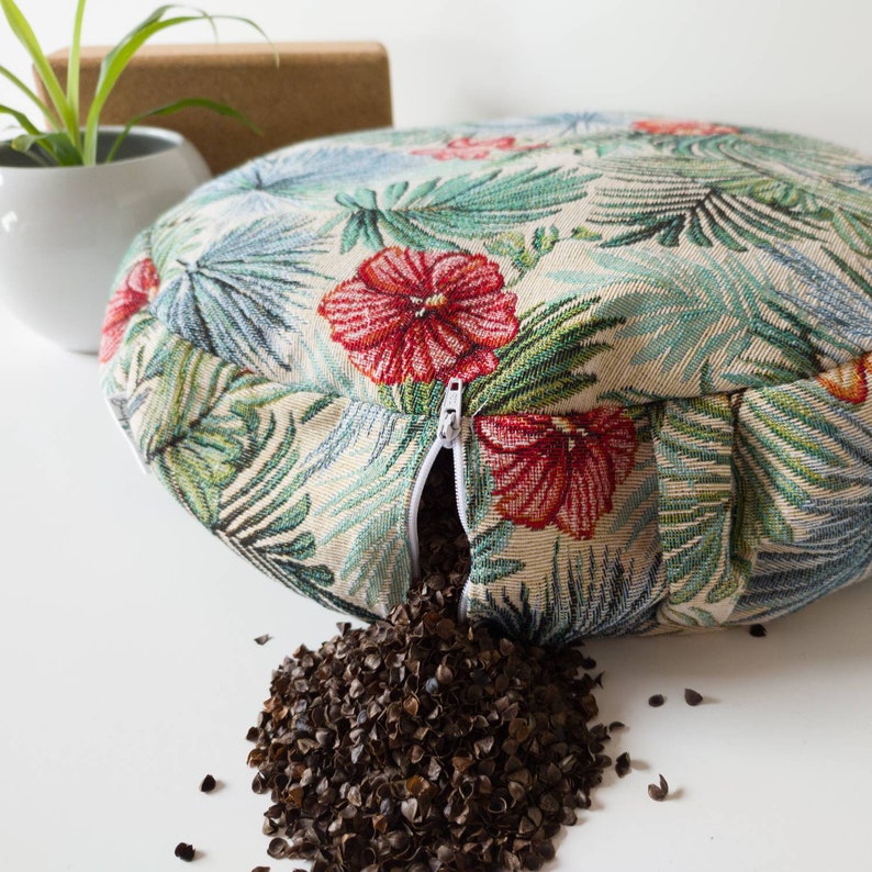 Large Organic Buckwheat Meditation Cushion with zip Zafu Yoga cushion image 3