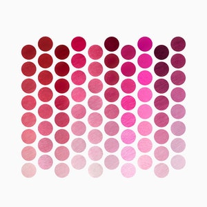 Puede incluir: Un degradado de círculos rosas y rojos dispuestos en un patrón rectangular. Los círculos están dispuestos en filas, con los círculos rojo más oscuros en la parte superior y los círculos rosa más claros en la parte inferior.