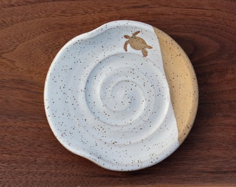 White Sea turtle spoon rest - sea turtle pottery - speckled clay spoon rest -Wheel-thrown spoon rest -best seller spoon rest