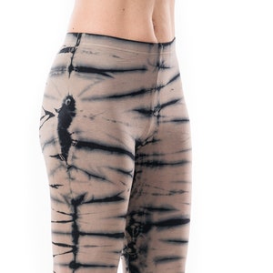 LEGGINSY JOGA | Hypnosis Love Affair Almond | Leginsy Batik | Leginsy do jogi | Tie dye Kleider | | Leginsy festiwalowe | Moskitoo India Kult