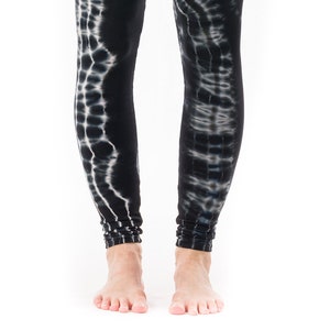 LEGGING YOGA | Hypnose Mystic Flow Floral White | Batik Leggings| Yoga Leggings| Tie dye jurken| | Festival Leggings| Mosquito India Cult
