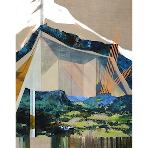 Puede incluir: Pintura abstracta con formas geométricas y una escena de paisaje. La pintura presenta una gran estructura angular en primer plano, con una cordillera y un campo en el fondo. Los colores son apagados y terrosos, con tonos de marrón, azul, verde y blanco.