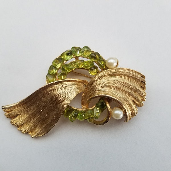 Vintage Olivine Hawaiian Volcano Glass and Pearl Brooch