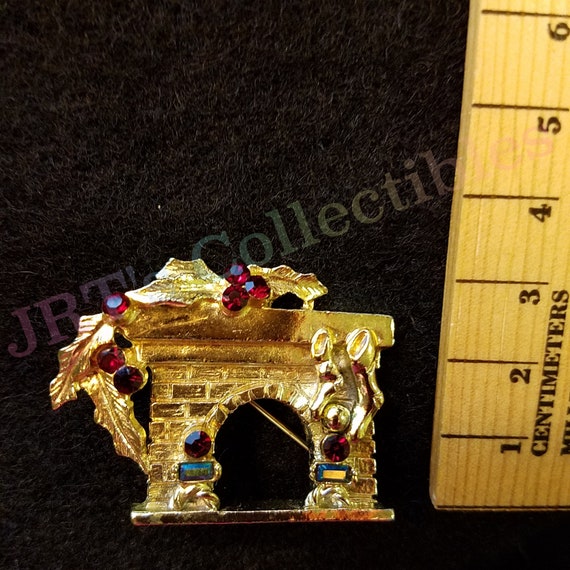 Vintage Gold Tone Christmas Fireplace Brooch sign… - image 2