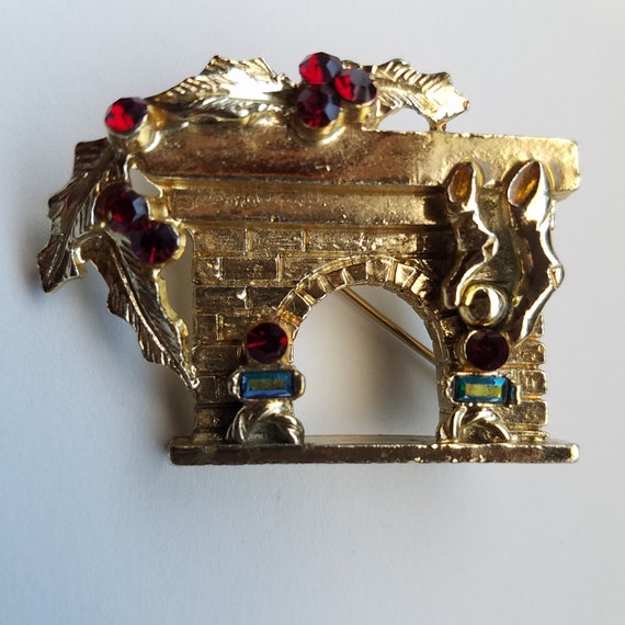 Vintage Gold Tone Christmas Fireplace Brooch sign… - image 3