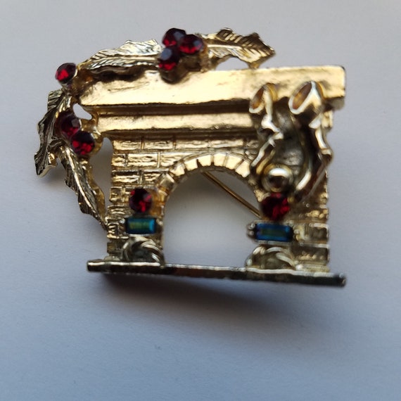 Vintage Gold Tone Christmas Fireplace Brooch sign… - image 5