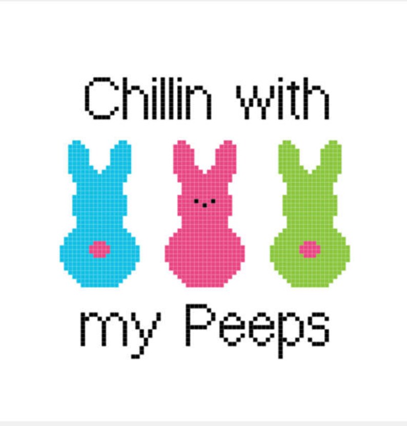 Peut inclure: Une illustration num&eacute;rique de trois guimauves en forme de lapin de couleur pastel avec le texte "Chillin with my Peeps" en dessous.