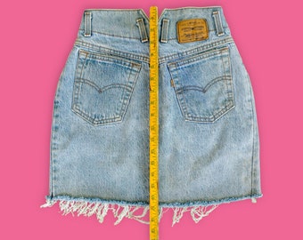 Vintage Levis Denim Skirt High Waisted Size XS/SM Size 24/25