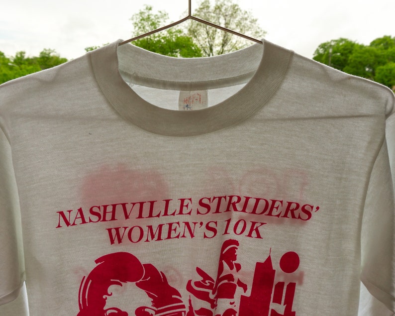 80s Vintage YMCA Nashville Striders Women/'s 10K Race T-Shirt Long Sleeved