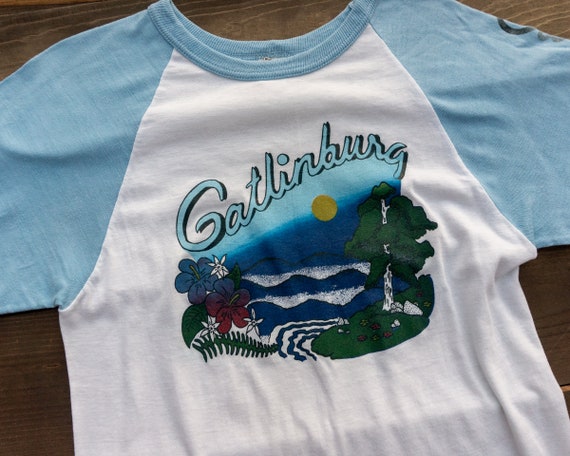 80s Vintage Raglan Style Souvenir Tourist T-shirt Gatlinburg 