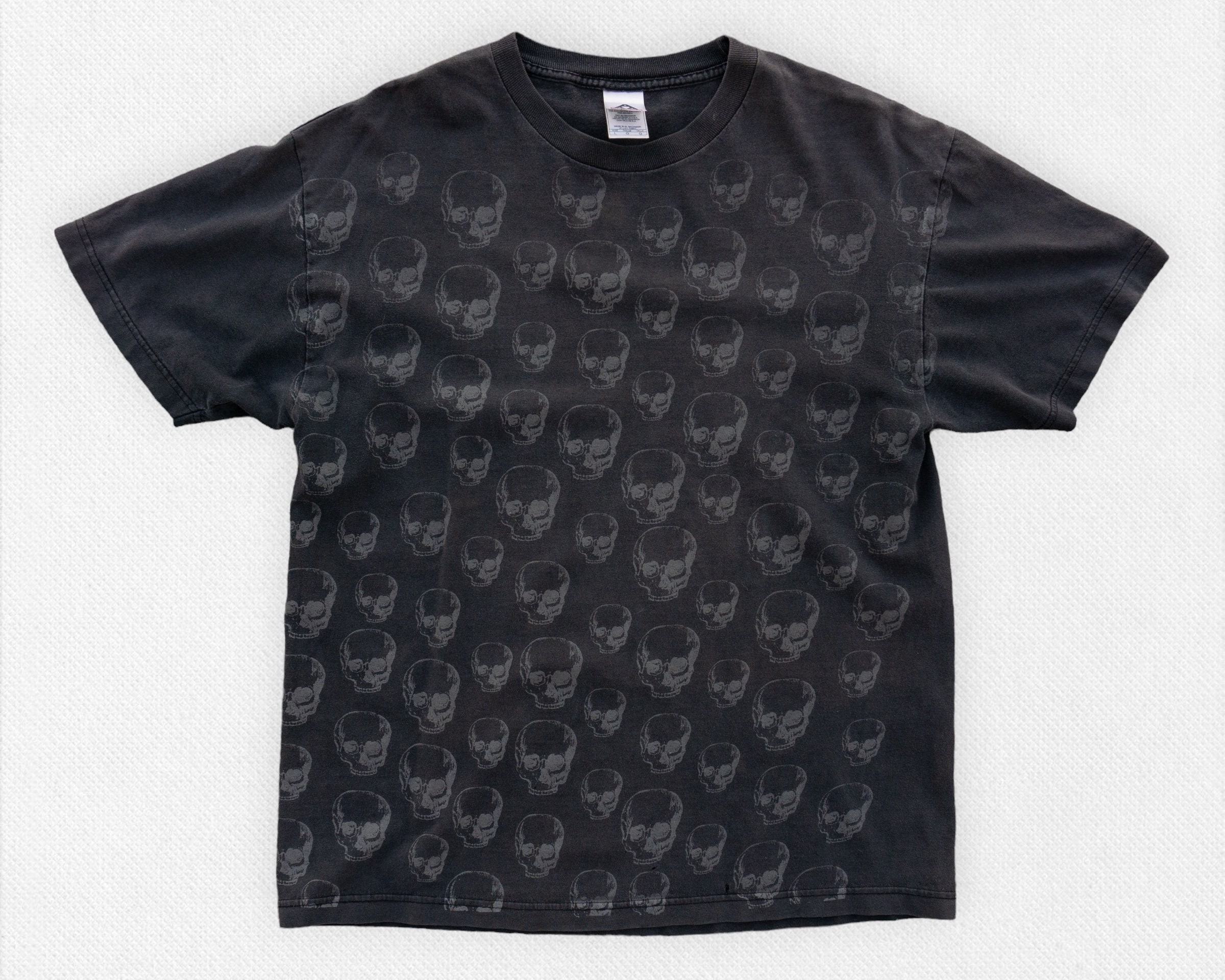 90s Vintage All Over Print Skull T-shirt | Vintage Skulls Shirt
