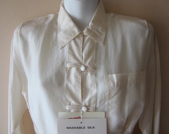 100% Silk blouse w Tags Sophisticates Petites by Jonathan Martin- Washable Pure Silk!  Button down, Covered buttons!