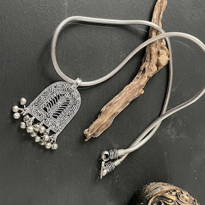 Indiase zilveren dikke hanger ketting, Tibetaans zilveren kettinghanger, Indiase tribale etnische ketting, boho-sieraden, tribal kuchi-ketting,