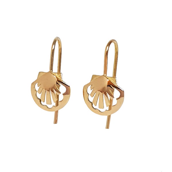 BOUCLES D'OREILLES Or jaune 750/1000 coquille Saint-Jacques-de-Compostelle. Bijou contemporain, design minimaliste.