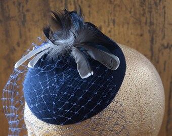 Elegant vintage inspired navy blue fascinator with scalloped edge veiling. A beautiful head piece to add to your vintage look