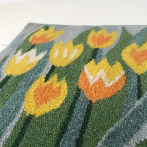 Flemish wallhanging, old and unique with tulips