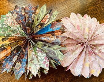 Paper Flowers Garland Kit / Mindful / DIY Origami Kit / Papercraft / Crafting / Make it Happy /Paper Garland / Letterbox/ Gift