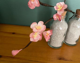 Tallo de flor de cerezo hecho a mano en papel crepé: estilo Ikebana