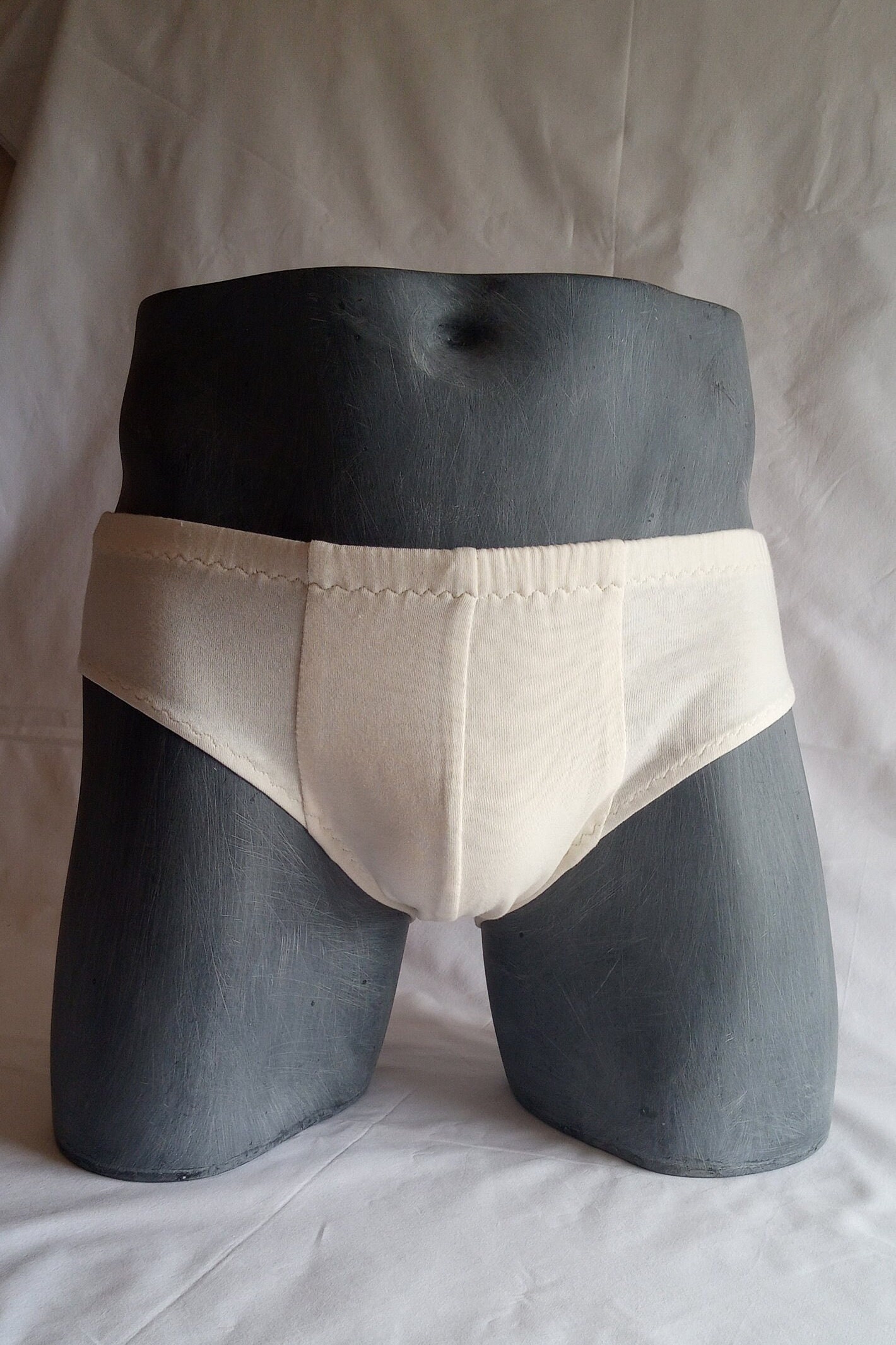 Men s slip classic underpants in 100 cotton undyed or unbleached. Indicated for sensitive skin