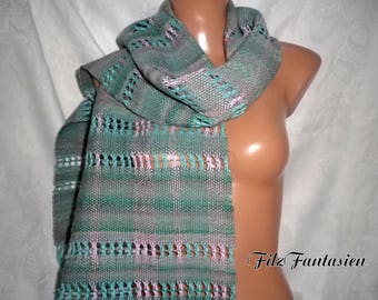 Hand-woven scarf made of hand-spun and hand-dyed wool, woven scarf