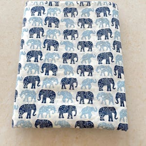 Weiß Und Blau Elefanten Druck Stoff, Schrulliger Druck, Weicher Stoff, Nachhaltige Mode, 100% Baumwolle, Nähstoff, Kleider Material Schüttgut