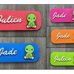 Small sitting turtle door sign – Small personalized door sign – Children’s decoration