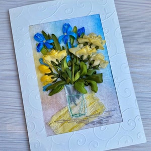 Roses et iris dans un vase Carte fleurie Carte de voeux brodée unique Effet 3D Broderie au ruban Carte double Anniversaire de maman Boutique en Ukraine