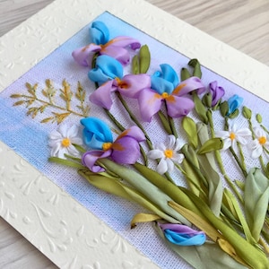 Fleurs d'iris brodées Carte unique effet 3D Rubans brodés à la main Carte pliante florale Carte d'anniversaire pour femme Vendeurs ukrainiens