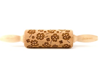 Rodillo grabado con trébol: sello de madera de haya para galletas