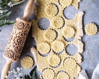 Folk Floral Engraved Rolling Pin: Cookie Stamp