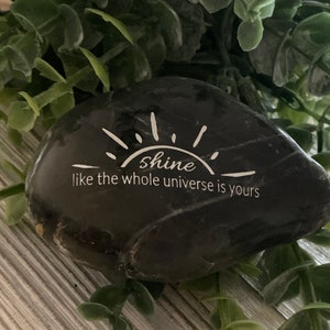 One (1) Ganz In All Things Be Grateful Charm Token Rock ~ Phrase Will Vary