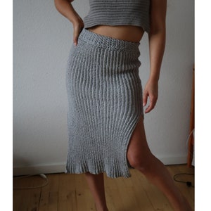 Mona Ribbed Skirt with Slits and Elastic Waist Crochet Pattern (ENG/DA)