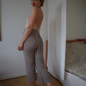 Daphne Straight Wide Legged Pants with Elastic Waist Crochet Pattern Video Tutorial ENG/DA image 4